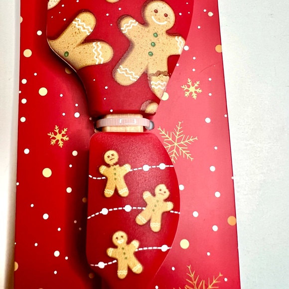 2 Gingerbread Men Cookies Silicone Spatulas Merry Christmas Etched on Handles - Picture 7 of 7